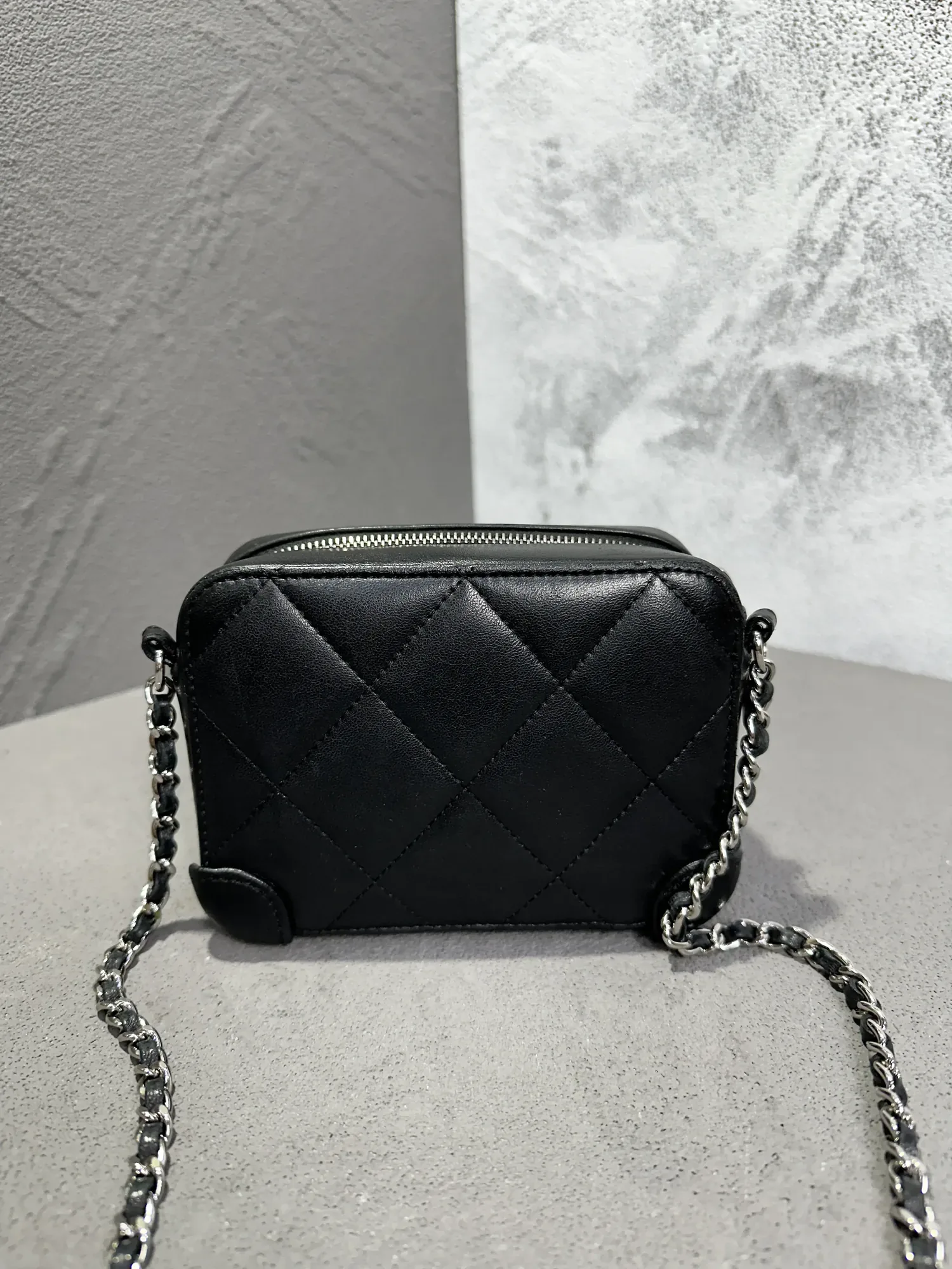 가방-샤넬-염색- 램스킨 퀄팅 체인 베니티 백 수선 후